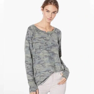 NWT Michael Stars Notch Neck Hi-low with Thumbholes Brushed Camo Cinder Size L